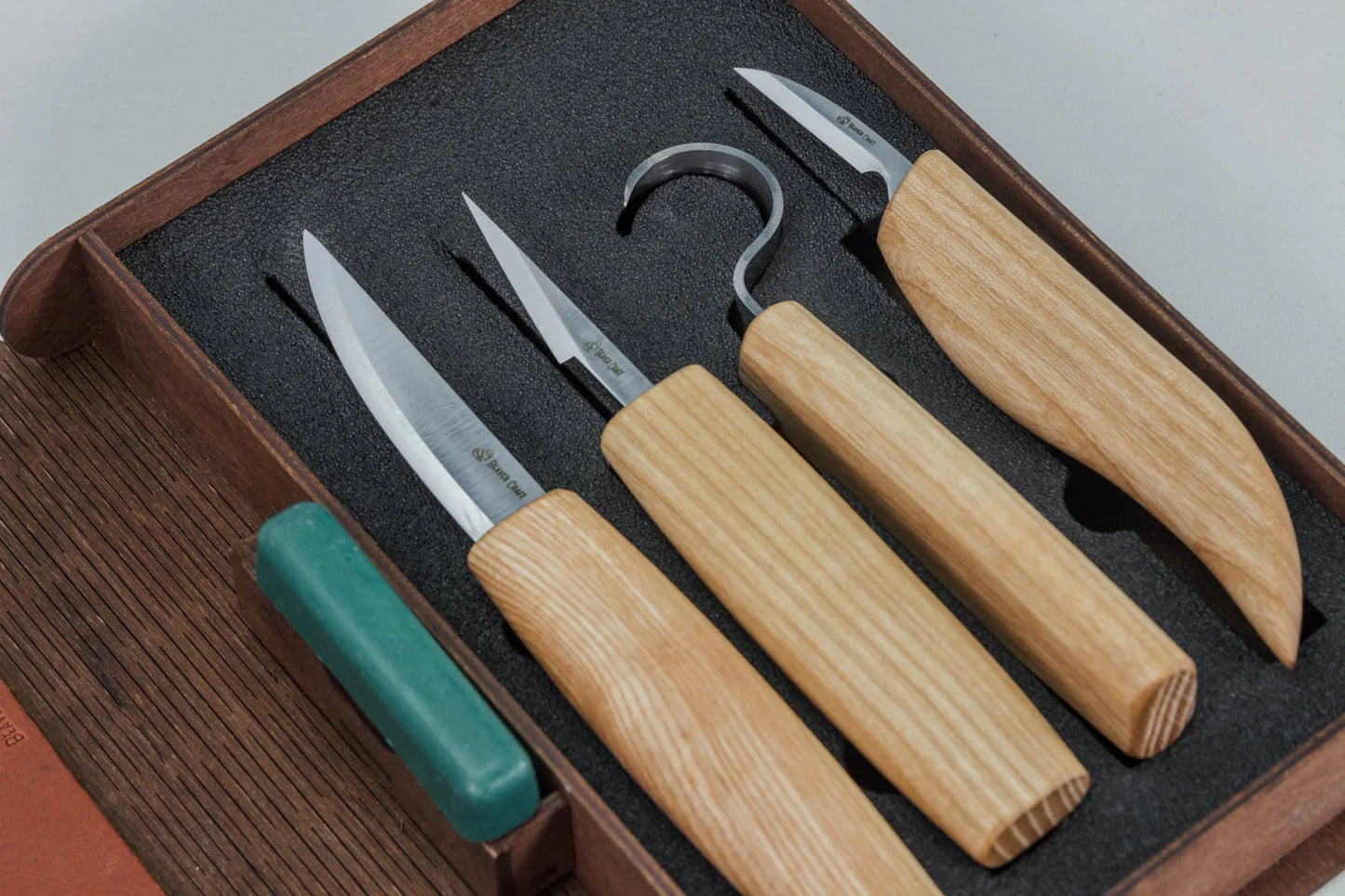 BeaverCraft Carving Knives Set of Four in a Book Case (S09)